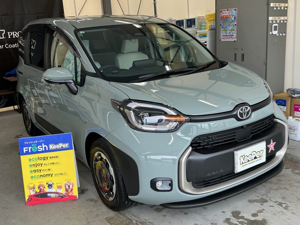 アーバンカーキ色のシエンタにフレッシュキーパー施工