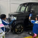 エコダイヤキーパープレミアムを施工するチャンピオンの二人